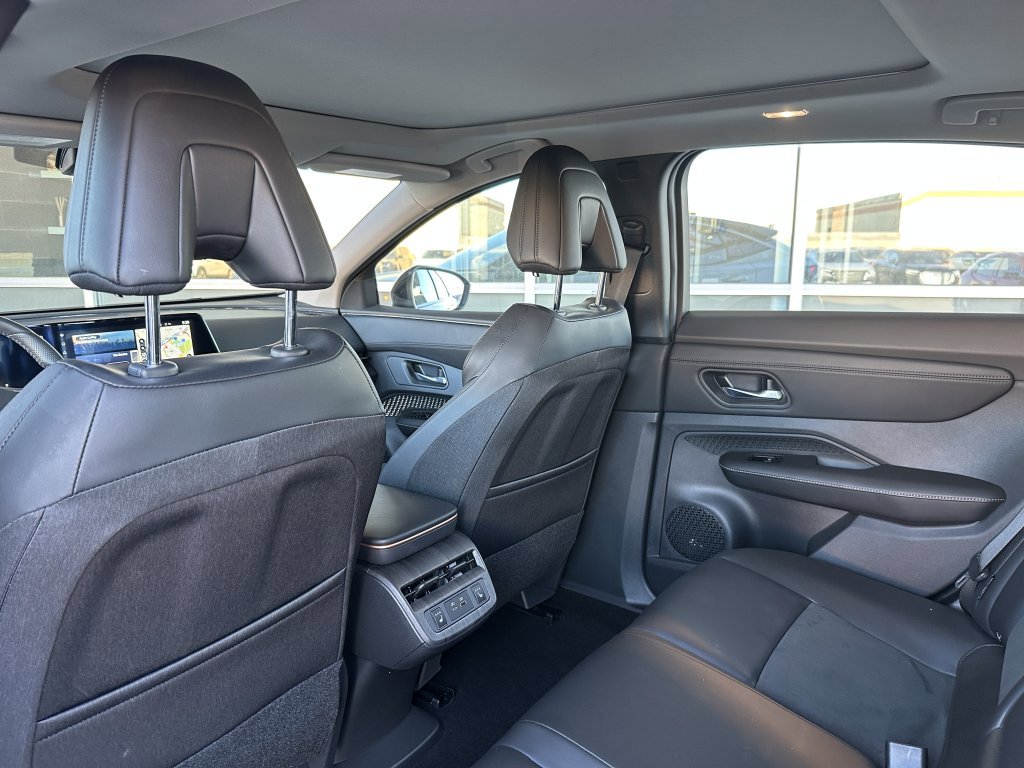 Used 2024 Nissan Ariya FWD image 34