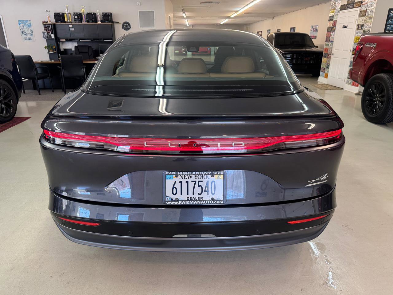 Used 2024 Lucid Air Touring image 30