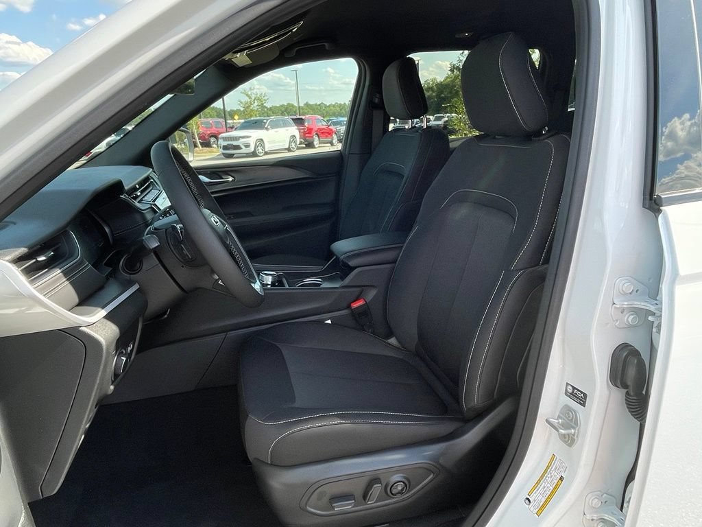 New 2026 Jeep Grand Cherokee Laredo RWD image 31