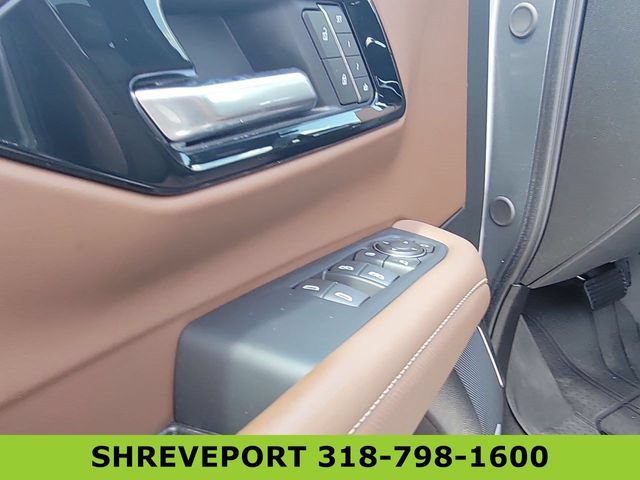 Used 2025 Chevrolet Tahoe High Country AWD/4WD image 24