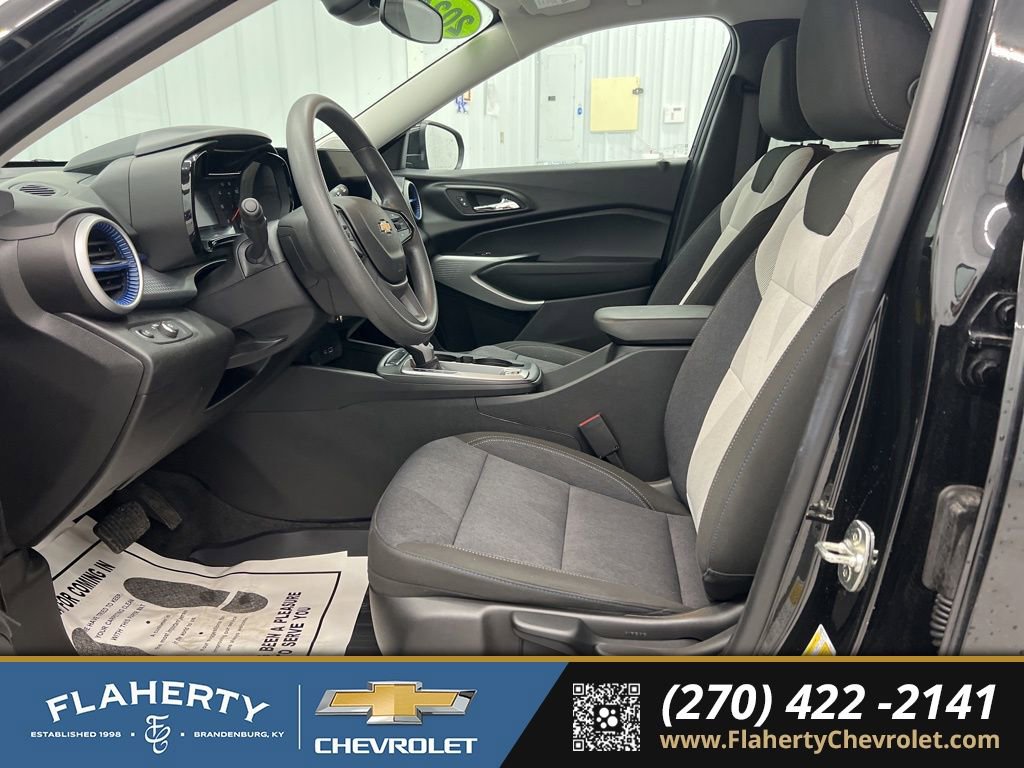 Used 2024 Chevrolet Trax LS w/ LS Convenience Package image 9