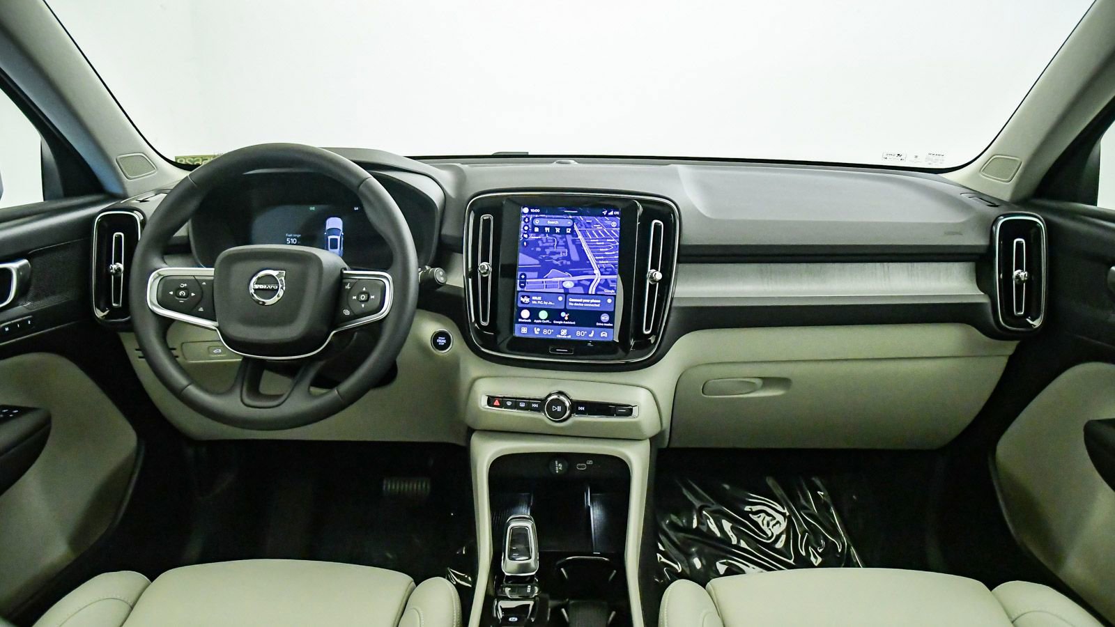 Certified 2026 Volvo XC40 B5 Plus w/ Protection Package Premier AWD/4WD image 15