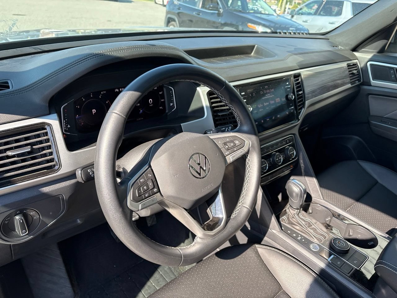 Used 2023 Volkswagen Atlas Cross Sport SE w/ Panoramic Sunroof Package AWD/4WD image 4