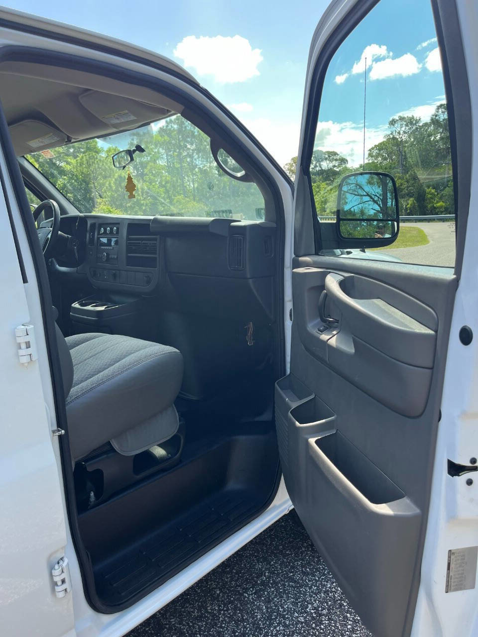 Used 2013 Chevrolet Express 3500 Extended RWD image 26