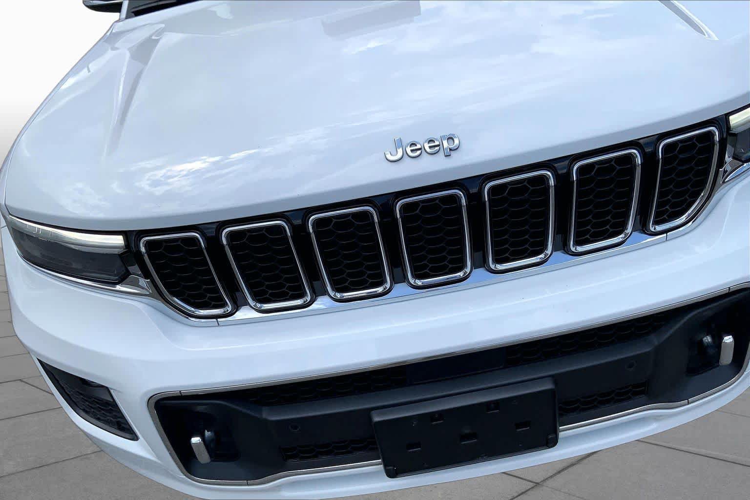 Used 2021 Jeep Grand Cherokee L Overland w/ Luxury Tech Group IV AWD/4WD image 30
