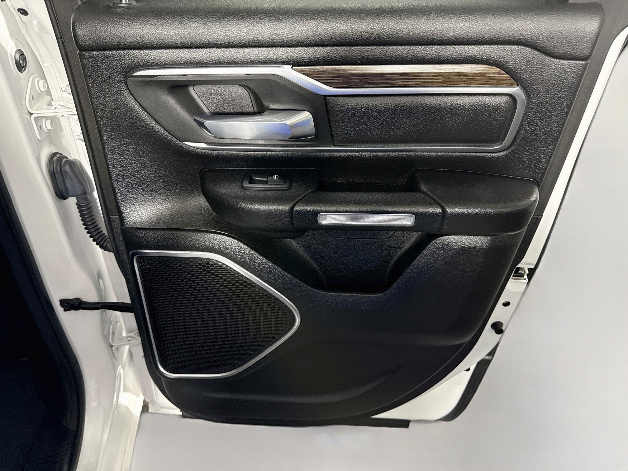 Used 2019 RAM 1500 Laramie AWD/4WD image 28