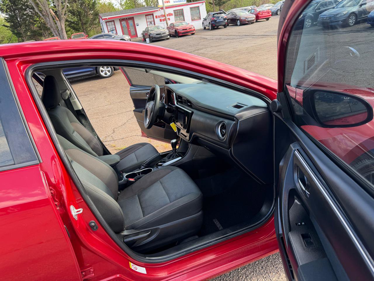 Used 2018 Toyota Corolla LE image 15