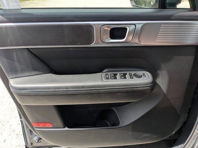 Used 2025 Hyundai Santa Fe SEL image 11