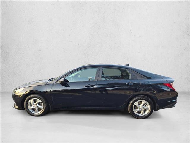 Used 2022 Hyundai Elantra SE FWD image 9