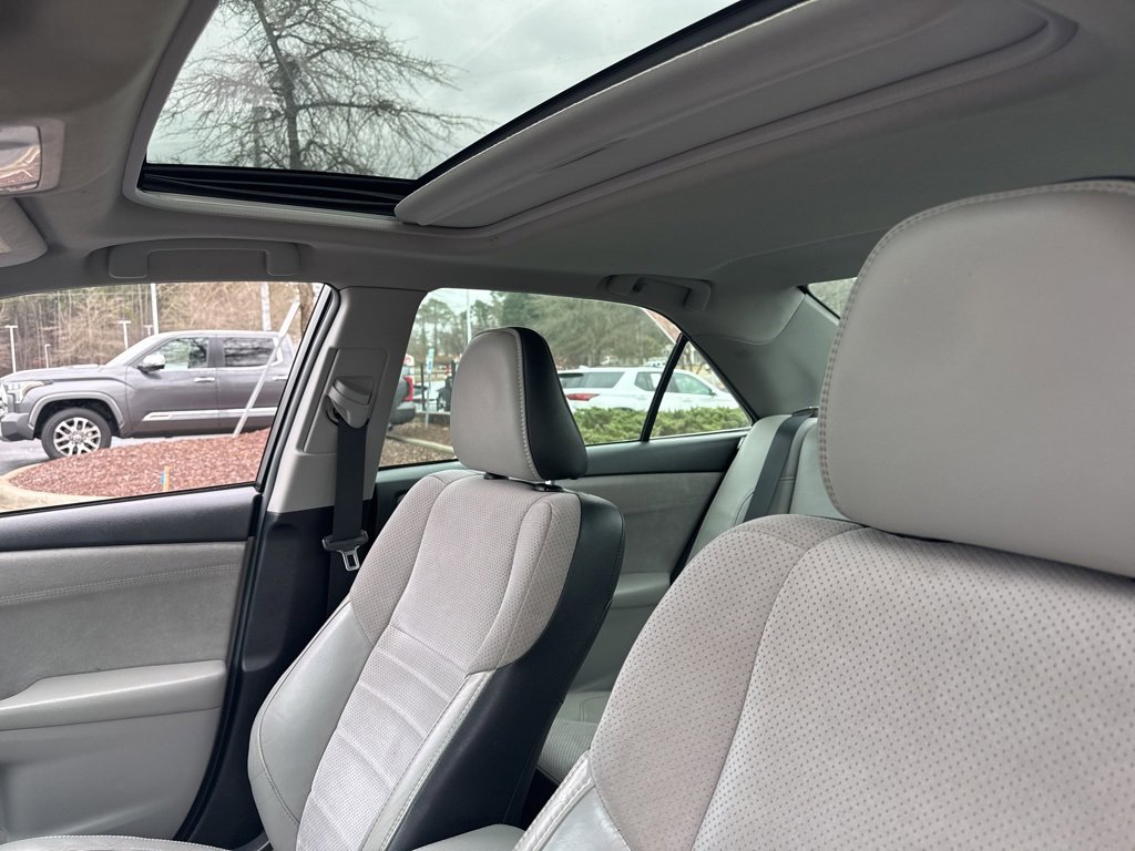 Used 2016 Toyota Camry XSE image 8