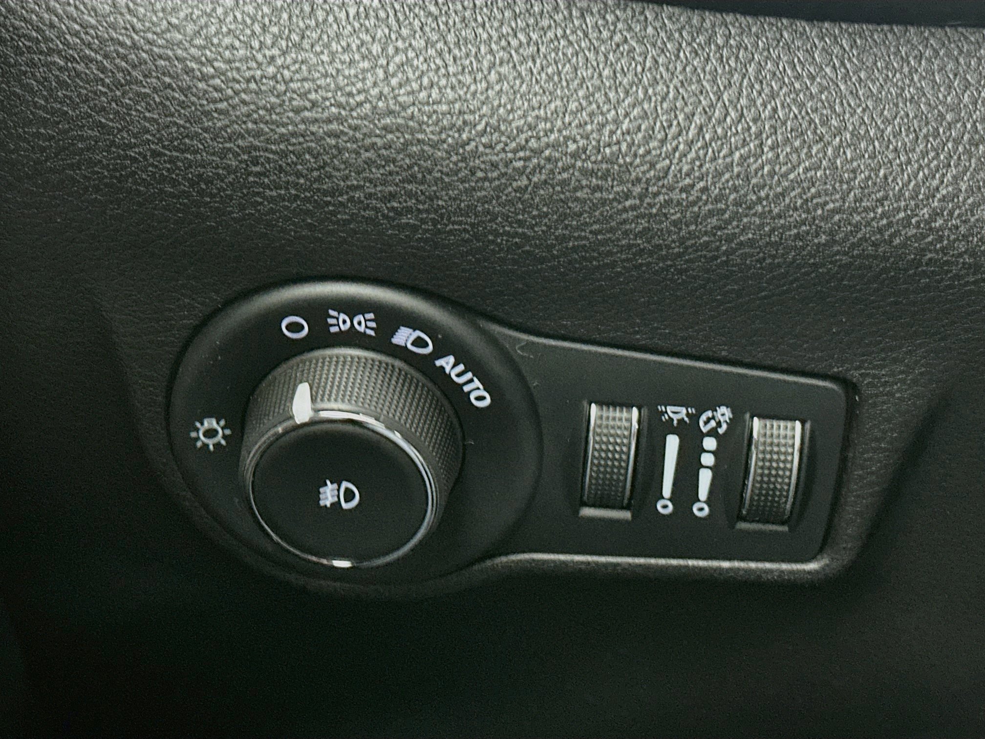 Used 2023 Jeep Compass Latitude AWD/4WD image 16