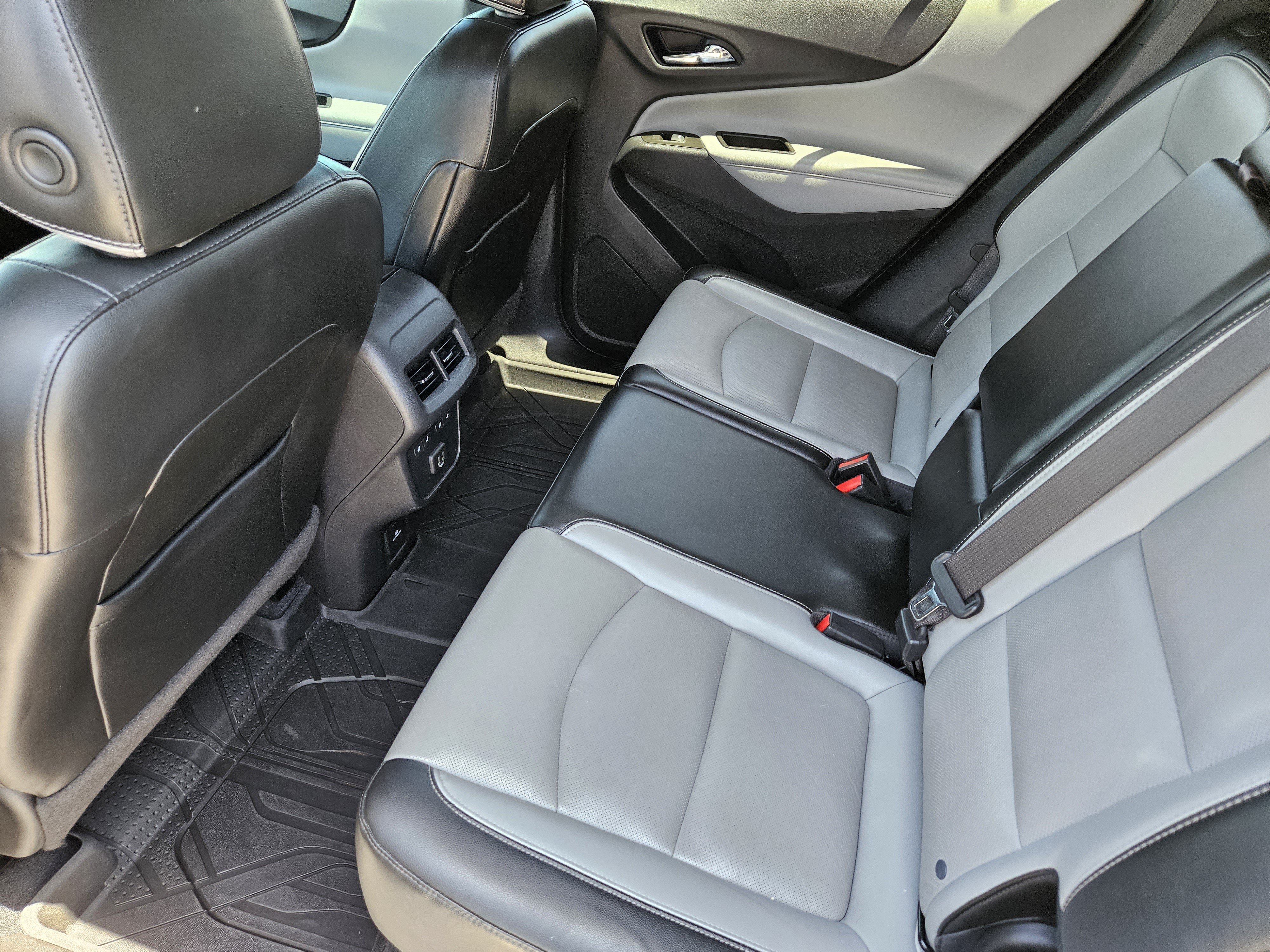 Used 2020 Chevrolet Equinox Premier FWD image 29