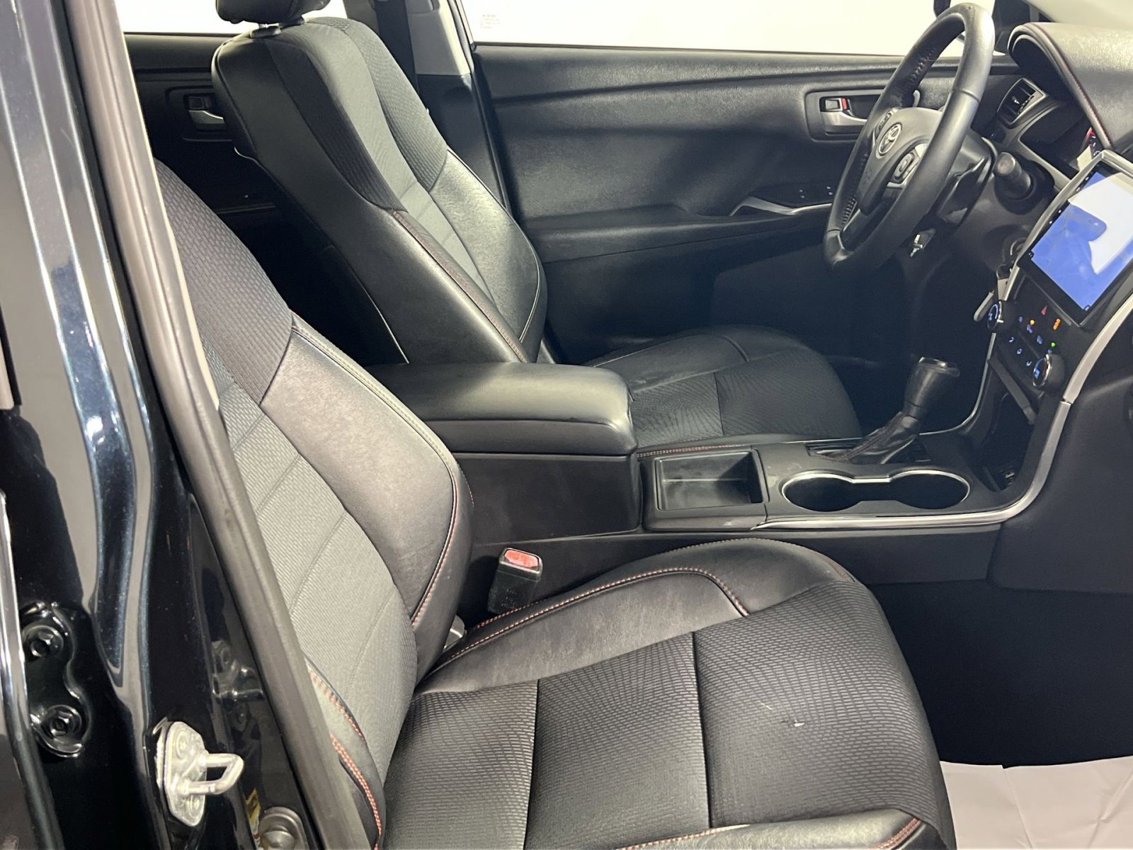 Used 2016 Toyota Camry SE image 28