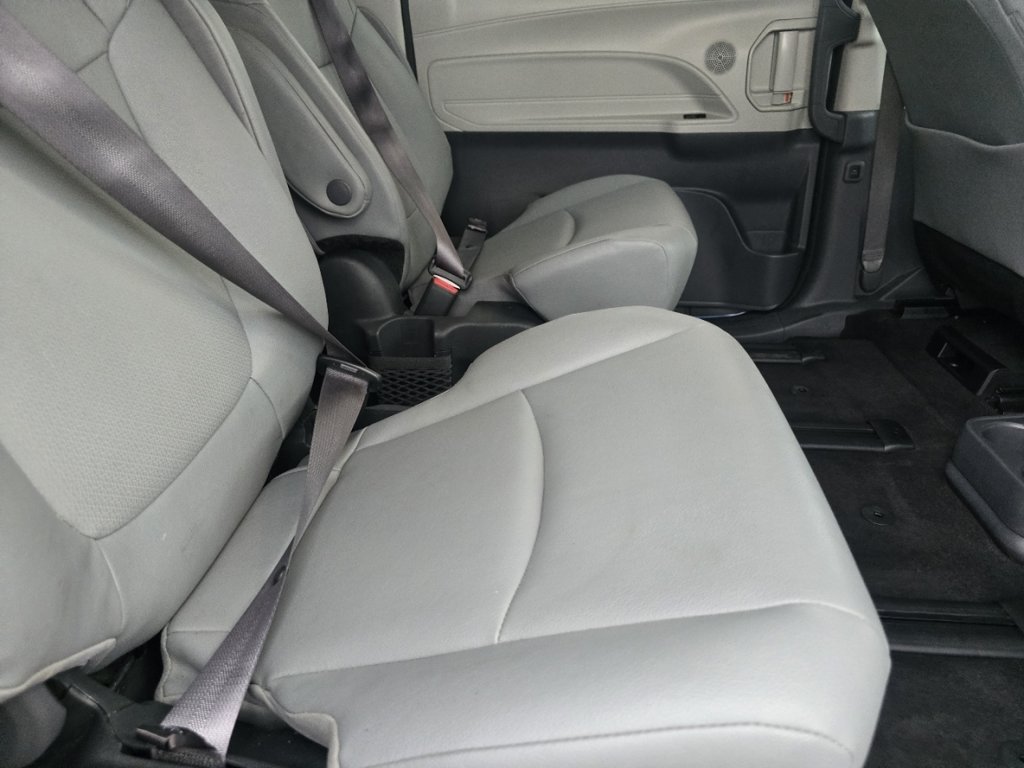 Certified 2024 Toyota Sienna XLE FWD image 21