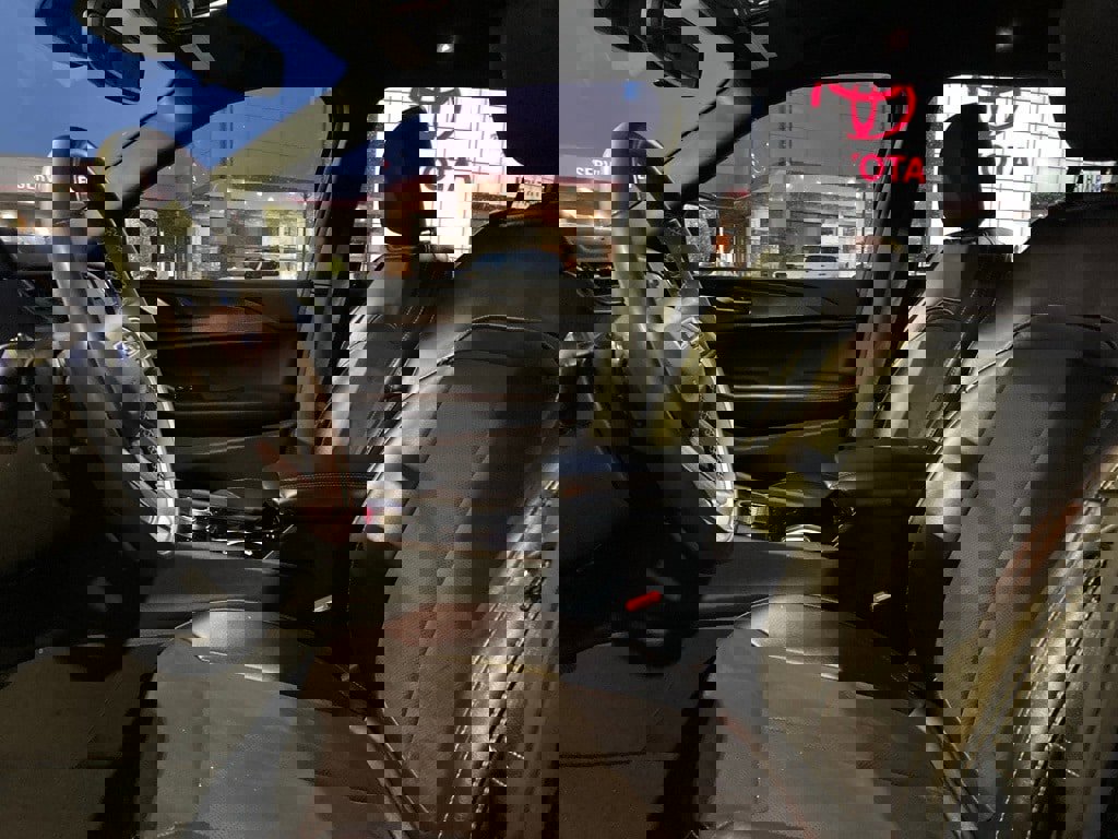 Used 2023 Jeep Grand Cherokee L Laredo image 10