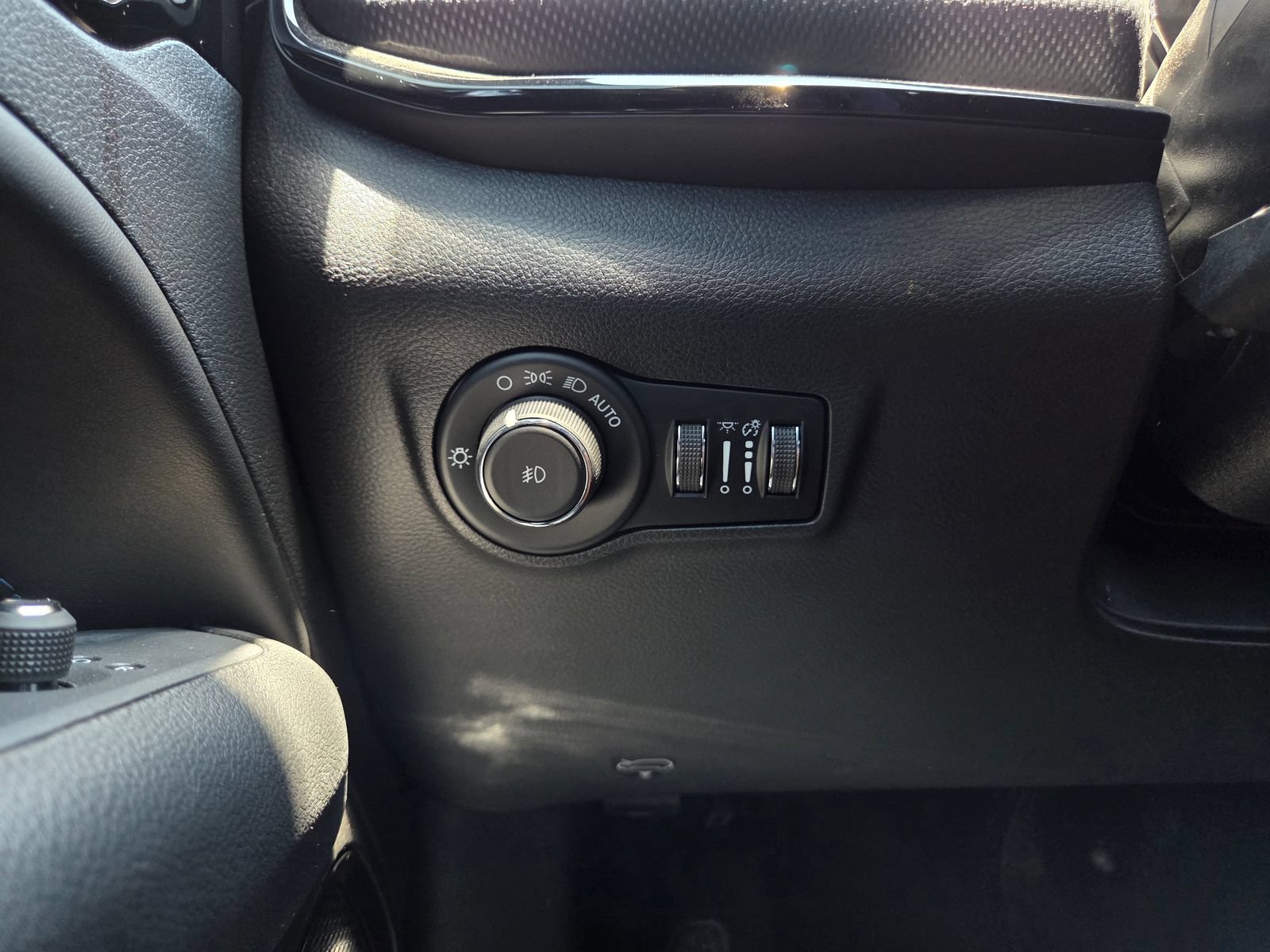 New 2026 Jeep Compass Latitude AWD/4WD image 39