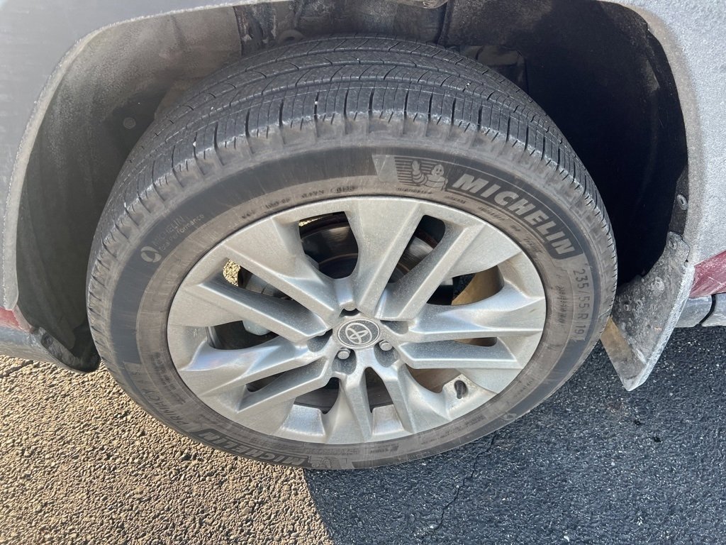 Used 2021 Toyota RAV4 XLE Premium image 17