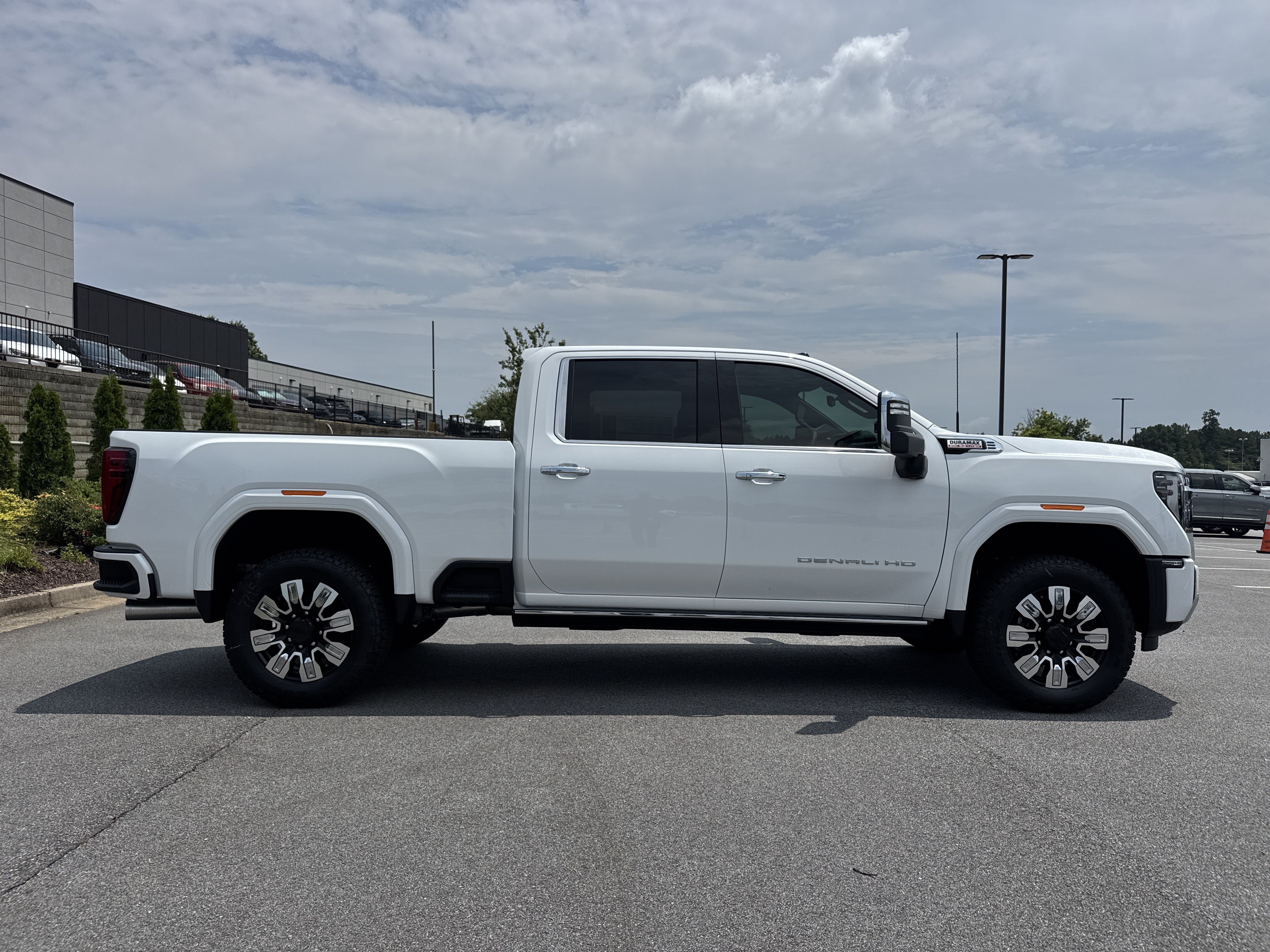 New 2026 GMC Sierra 2500 Denali w/ Denali Reserve Package AWD/4WD image 11
