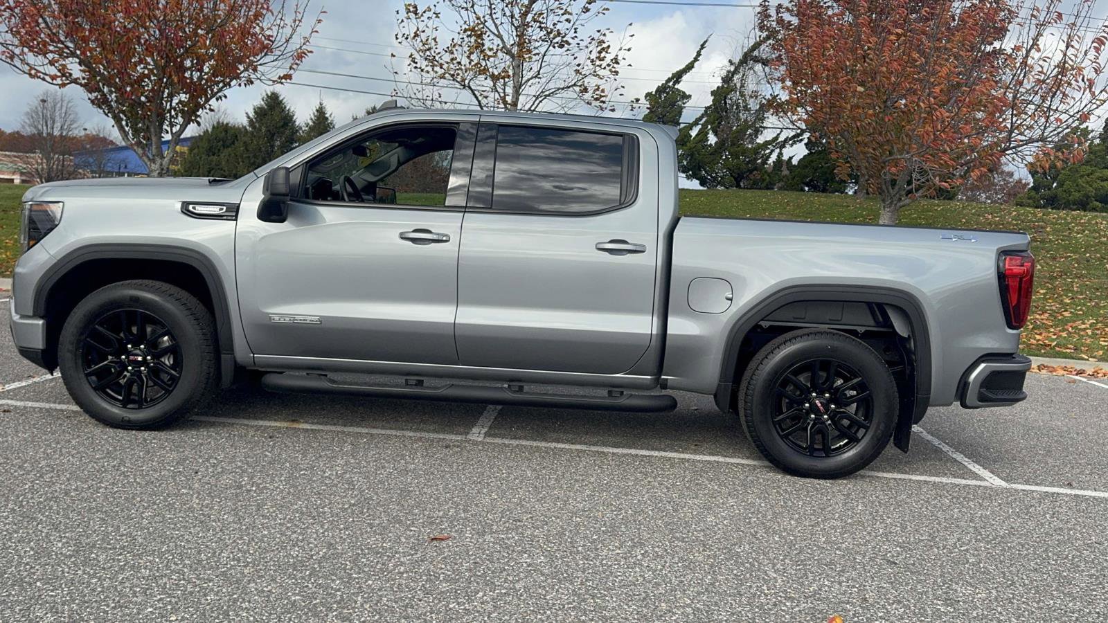 Used 2025 GMC Sierra 1500 Elevation image 3