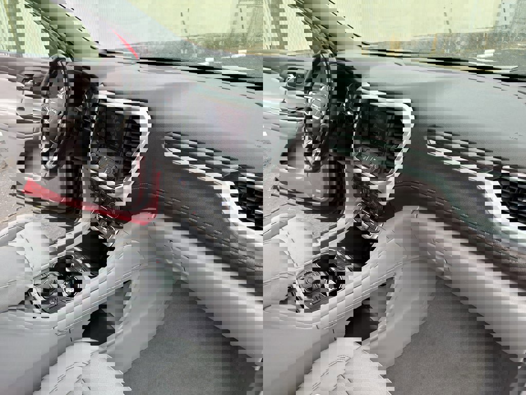 Used 2023 GMC Acadia SLT image 31