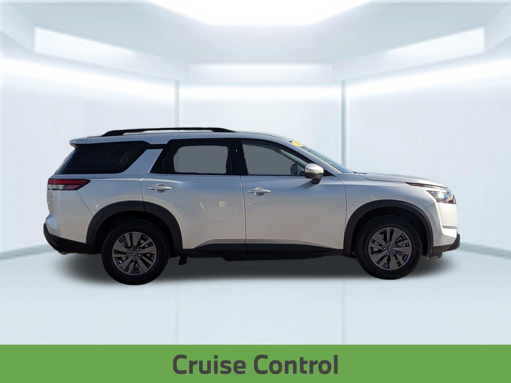 Used 2024 Nissan Pathfinder SV image 9