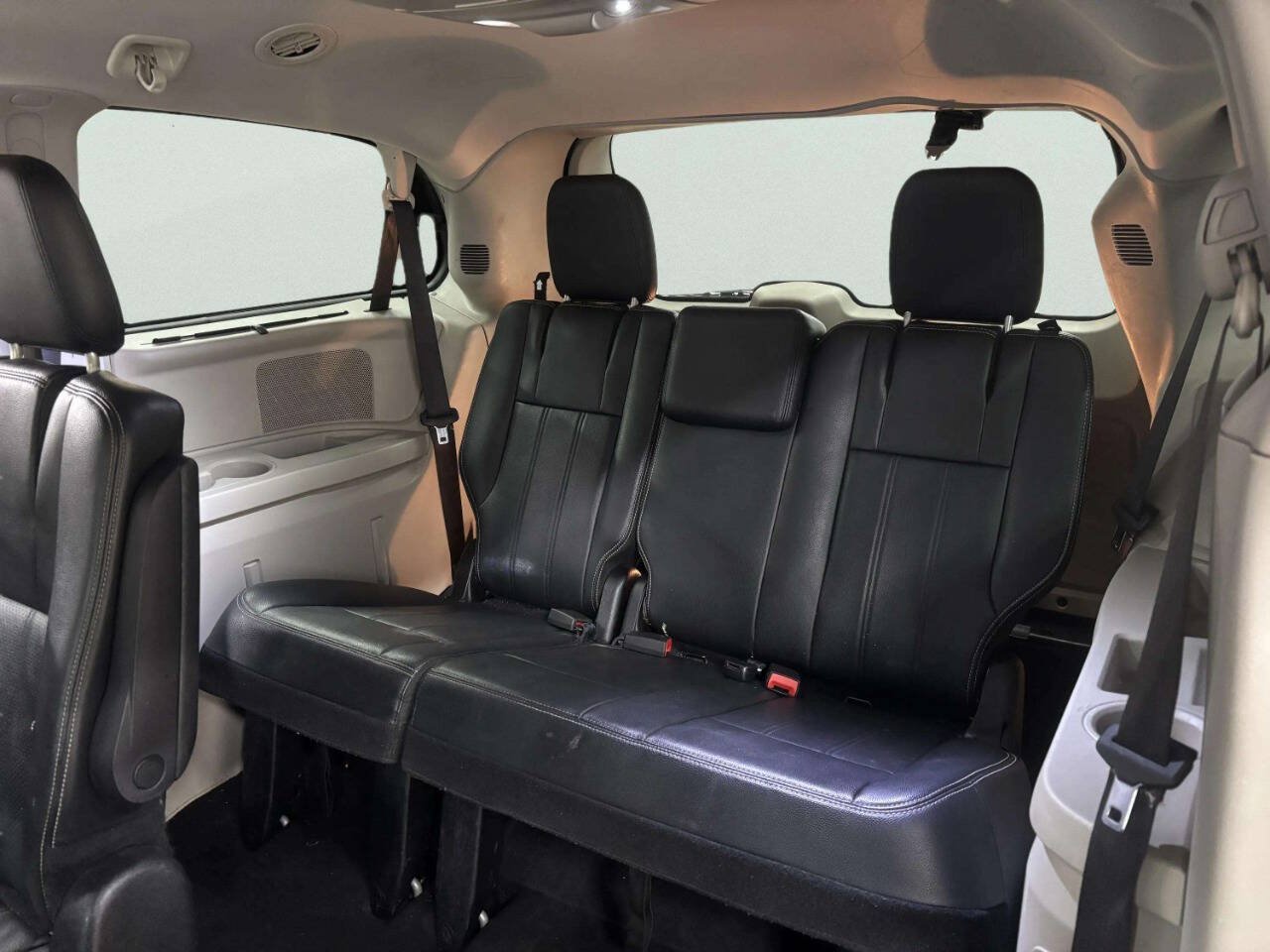 Used 2015 Chrysler Town & Country Touring-L w/ Driver Convenience Group FWD image 14
