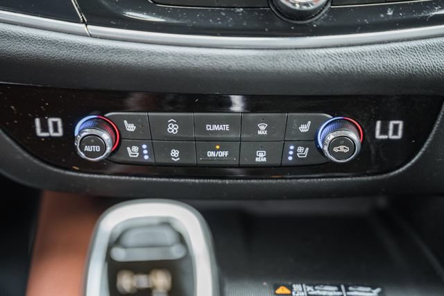 Used 2020 Buick Enclave Avenir w/ Avenir Technology Package AWD/4WD image 25