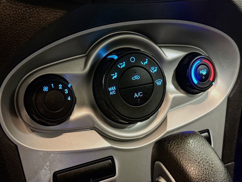 Used 2016 Ford Fiesta SE image 17