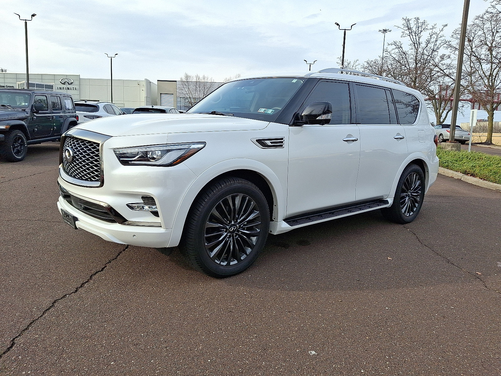Certified 2024 INFINITI QX80 Premium Select w/ Cargo Package image 3