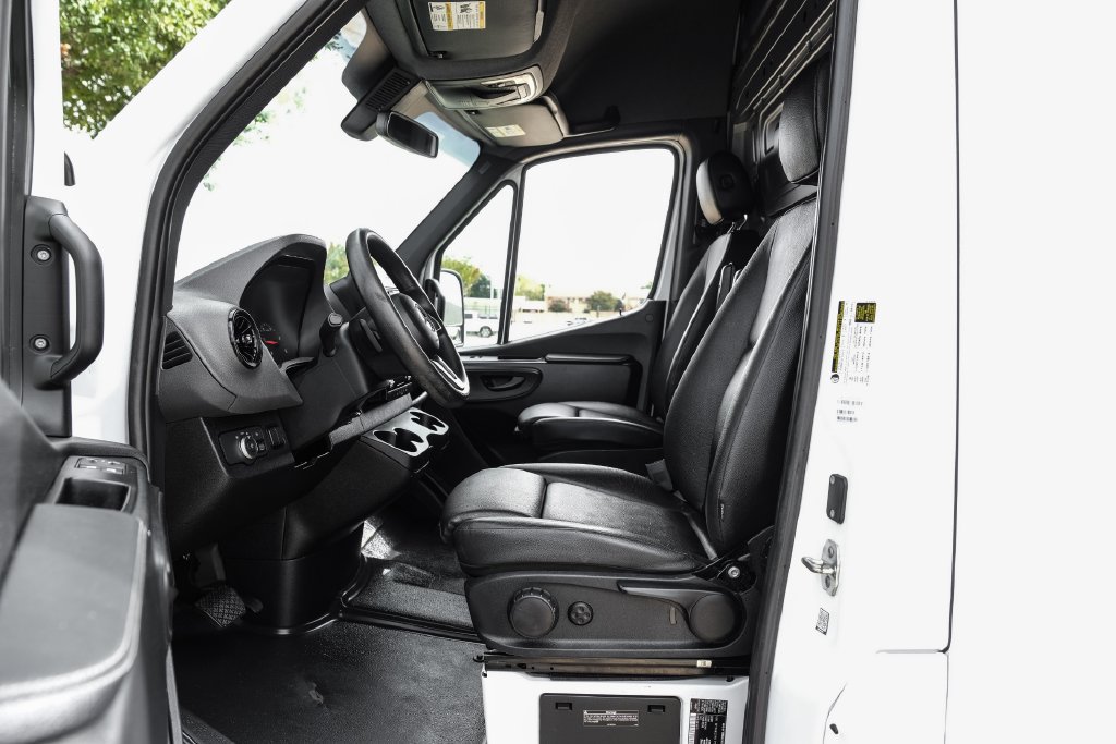 Used 2023 Mercedes-Benz Sprinter 2500 w/ Acoustic Package image 3