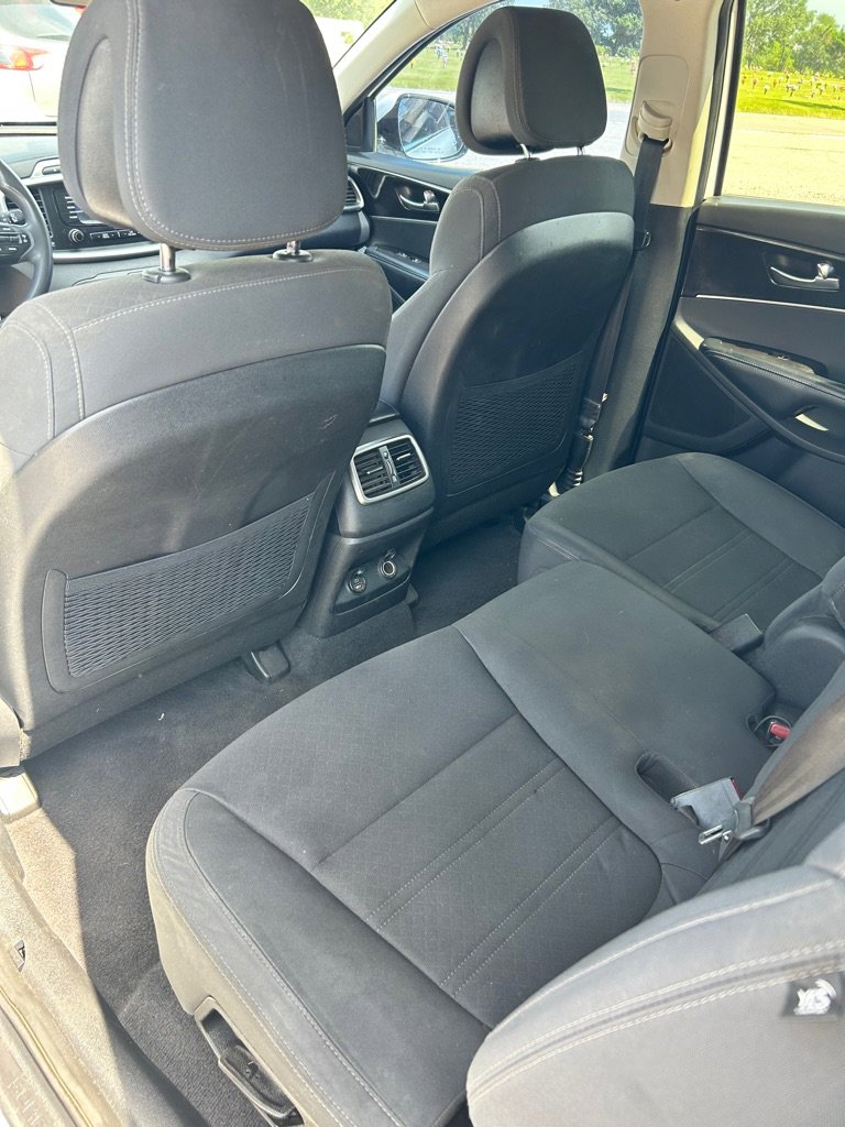Used 2017 Kia Sorento LX image 9