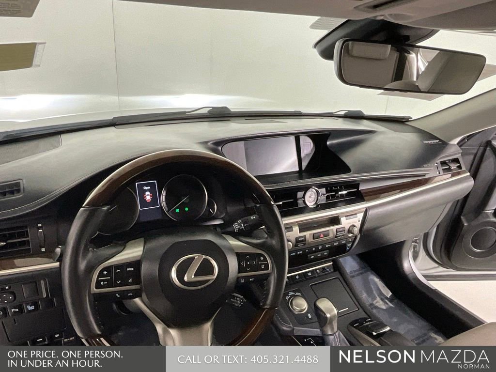 Used 2016 Lexus ES 350 w/ Luxury Package w/Wood Trim FWD image 28