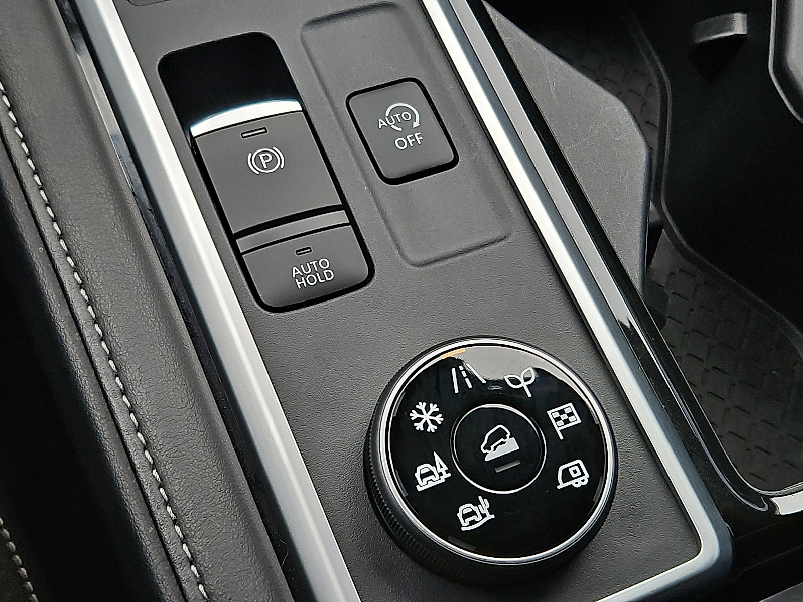 Certified 2024 Nissan Pathfinder SL w/ Cargo Package image 24