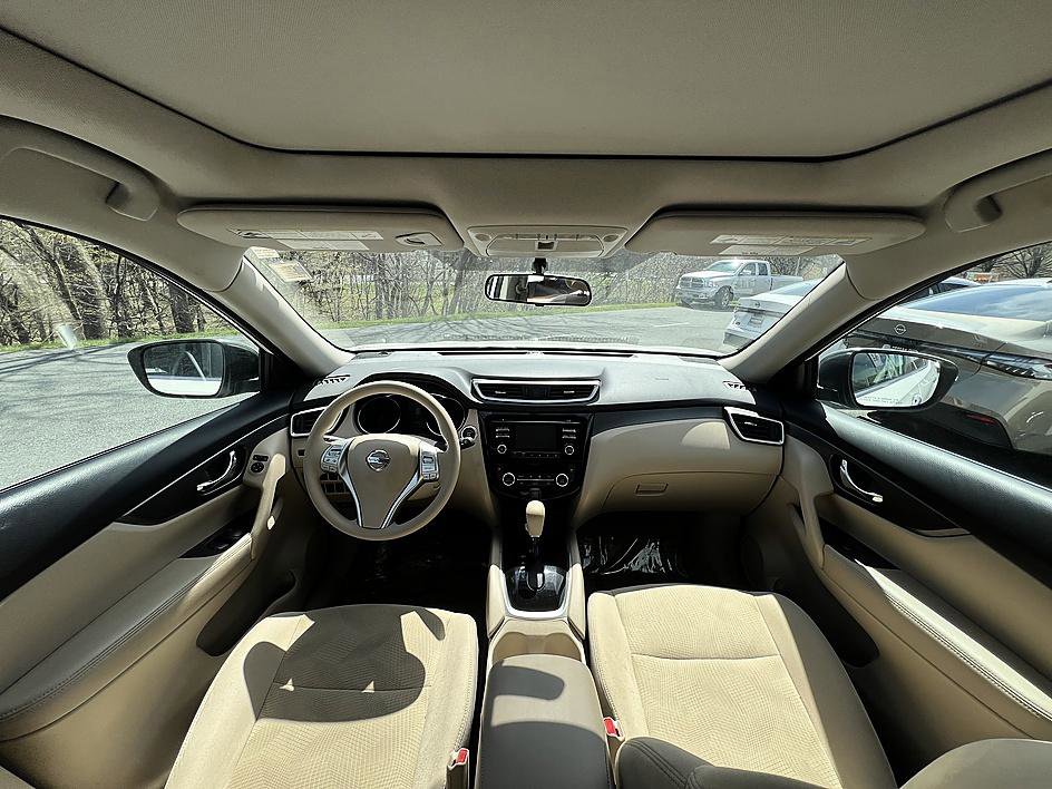 Used 2015 Nissan Rogue SV w/ SV Moonroof Package image 15