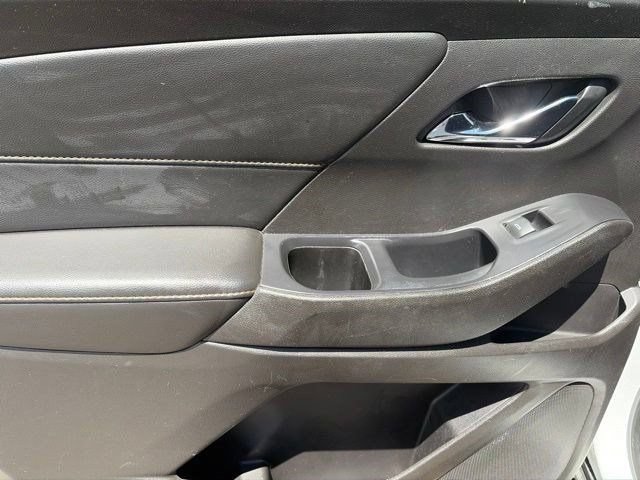 Used 2021 Chevrolet Traverse LS AWD/4WD image 32
