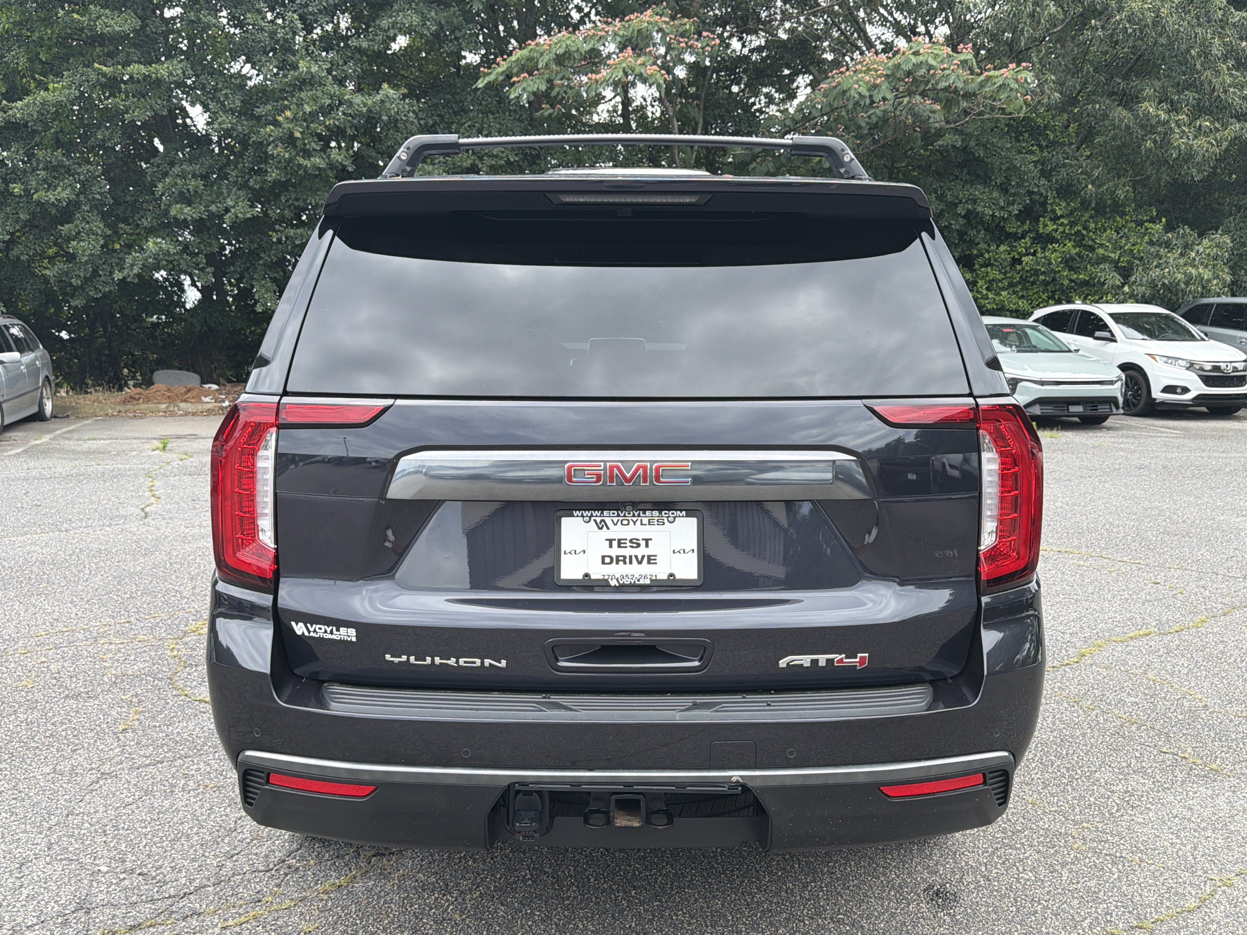Used 2024 GMC Yukon AT4 AWD/4WD image 6