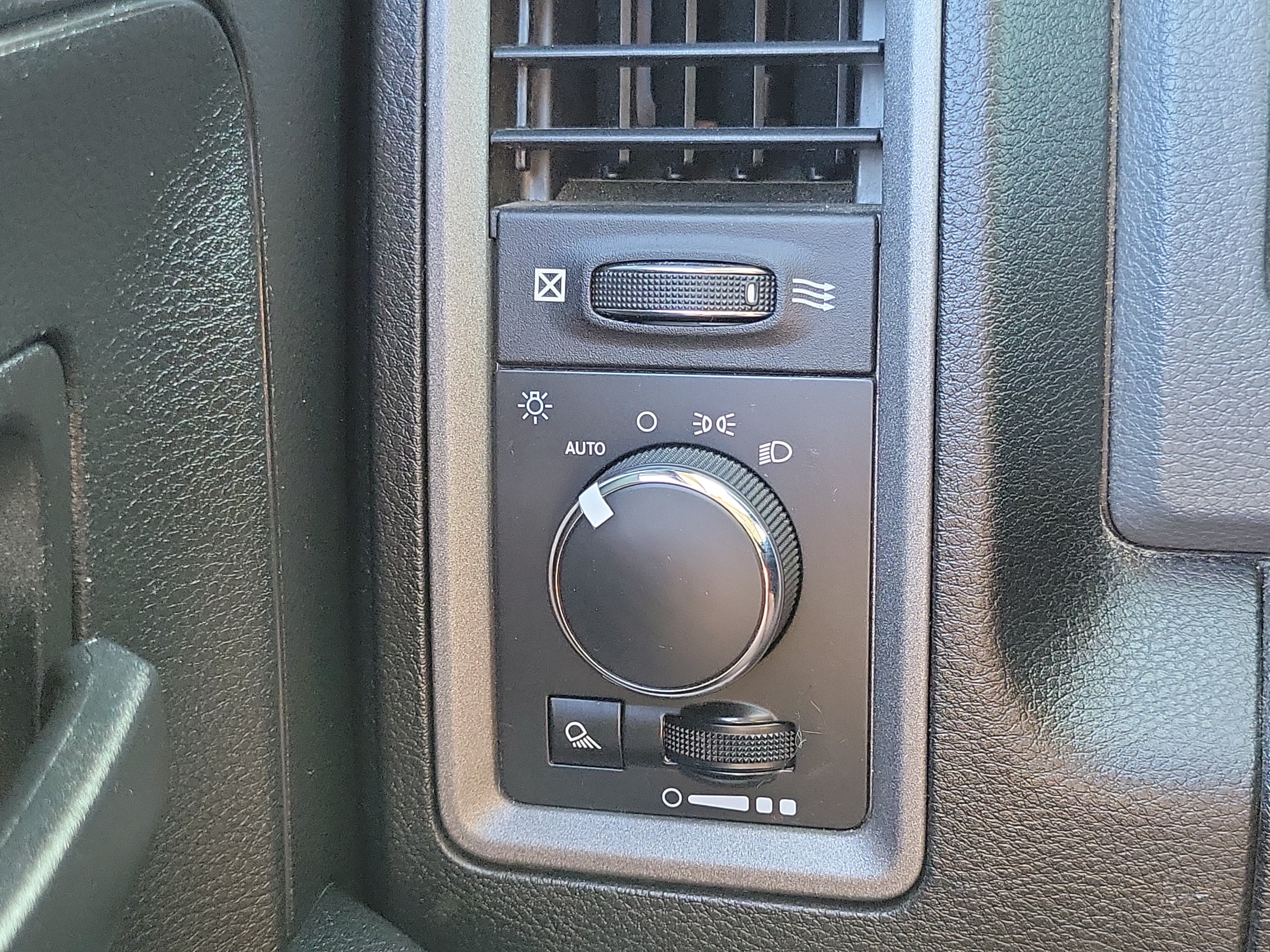 Used 2020 RAM 1500 Tradesman w/ Chrome Plus Package RWD image 13