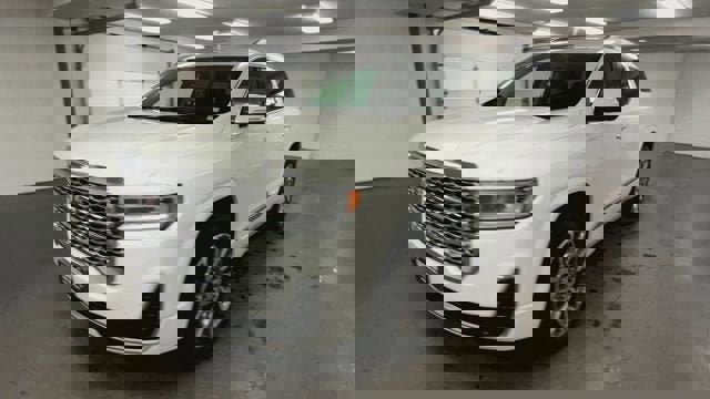 Certified 2023 GMC Acadia Denali w/ Denali Ultimate Package image 4