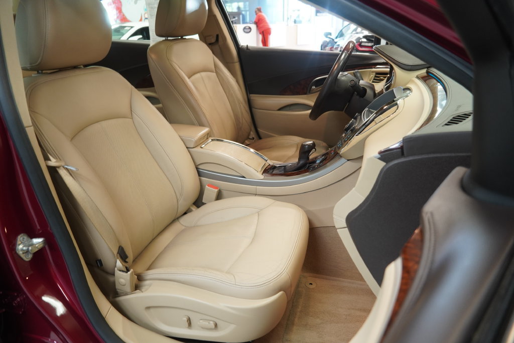 Used 2010 Buick LaCrosse CXS FWD image 36
