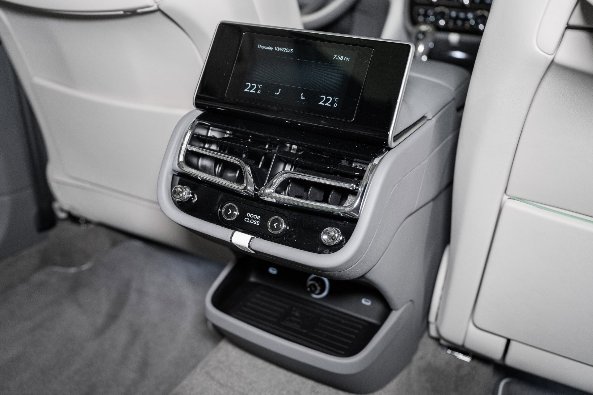 New 2025 Bentley Bentayga Extended Wheelbase image 29
