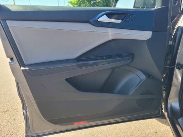 Used 2024 Volkswagen Taos SE image 18