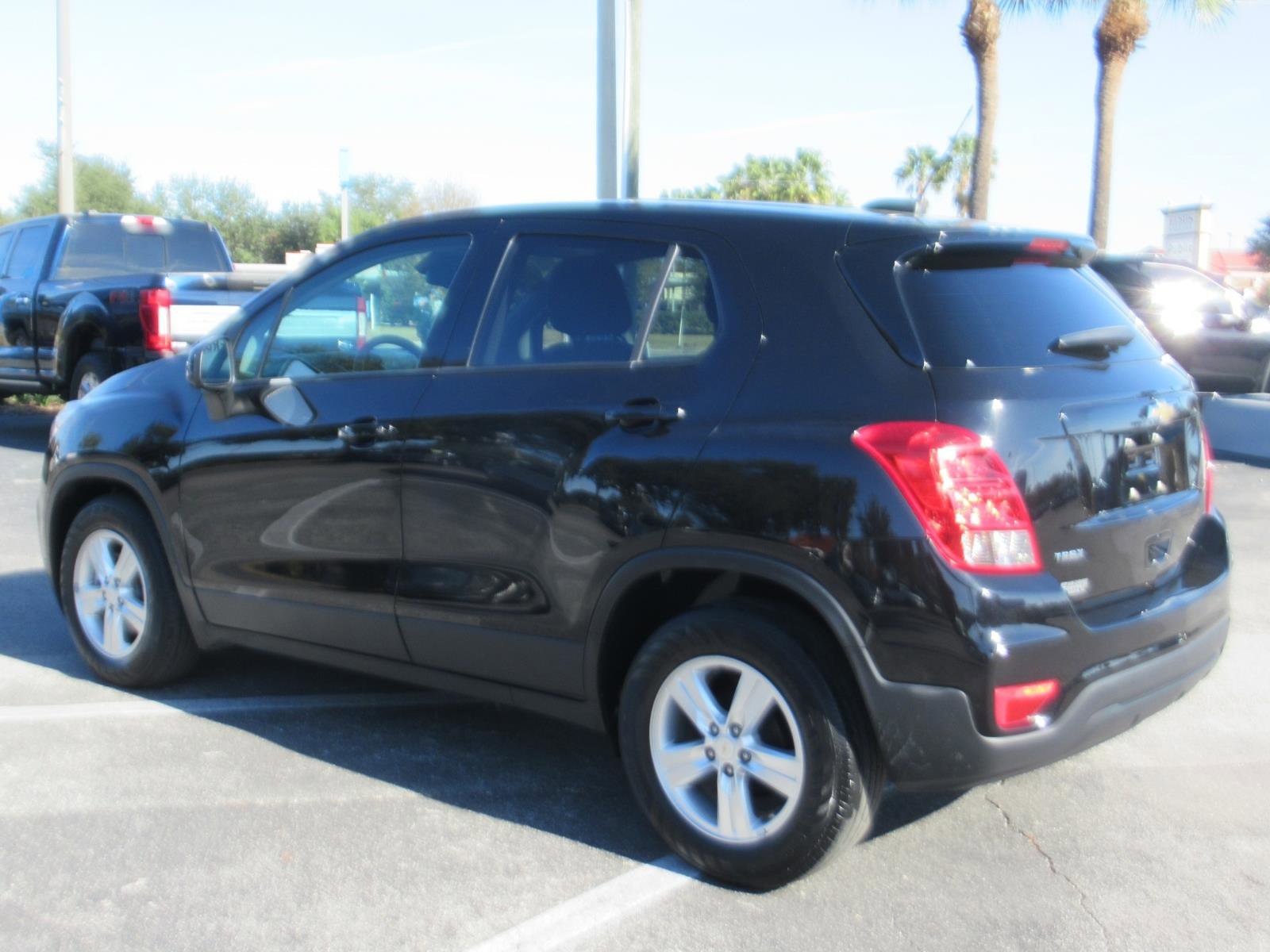 Used 2022 Chevrolet Trax LS w/ Tint and Cruise Package image 7