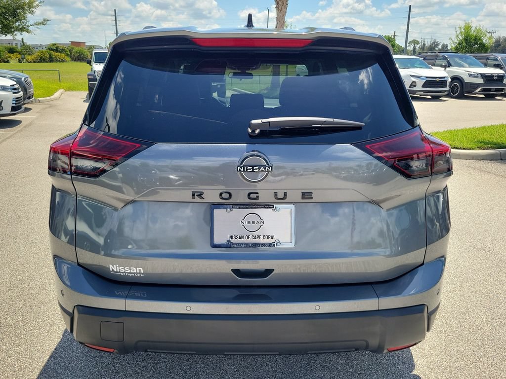 Used 2026 Nissan Rogue Dark Armor FWD image 3