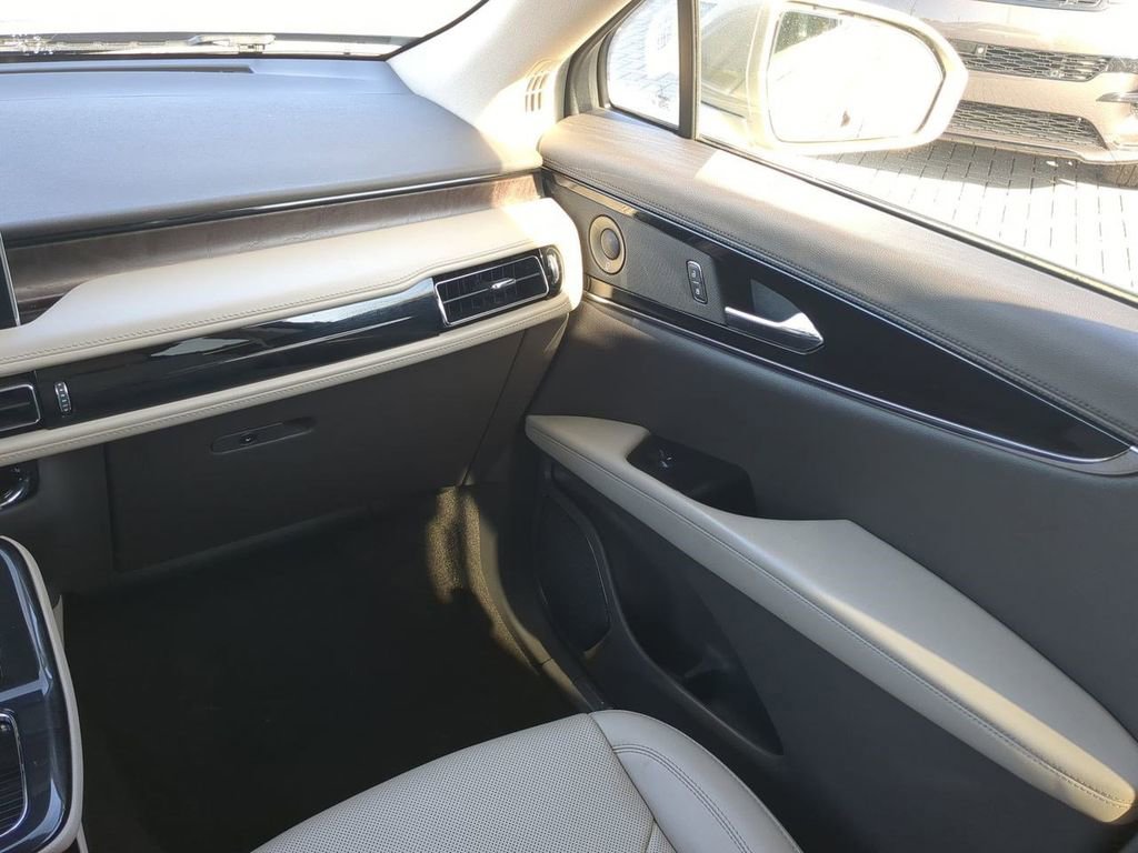 Used 2023 Lincoln Nautilus Reserve w/ Equipment Group 201A image 18