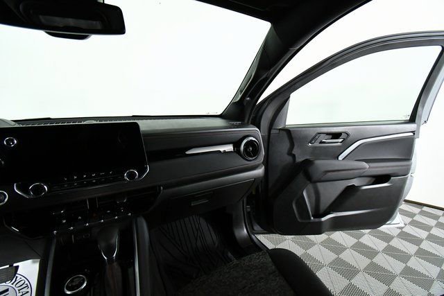 Used 2024 Chevrolet Colorado Z71 w/ Z71 Convenience Package 2 image 20