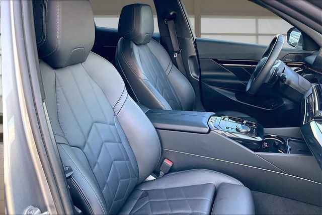 Used 2024 BMW 530i xDrive w/ Premium Package AWD/4WD image 7