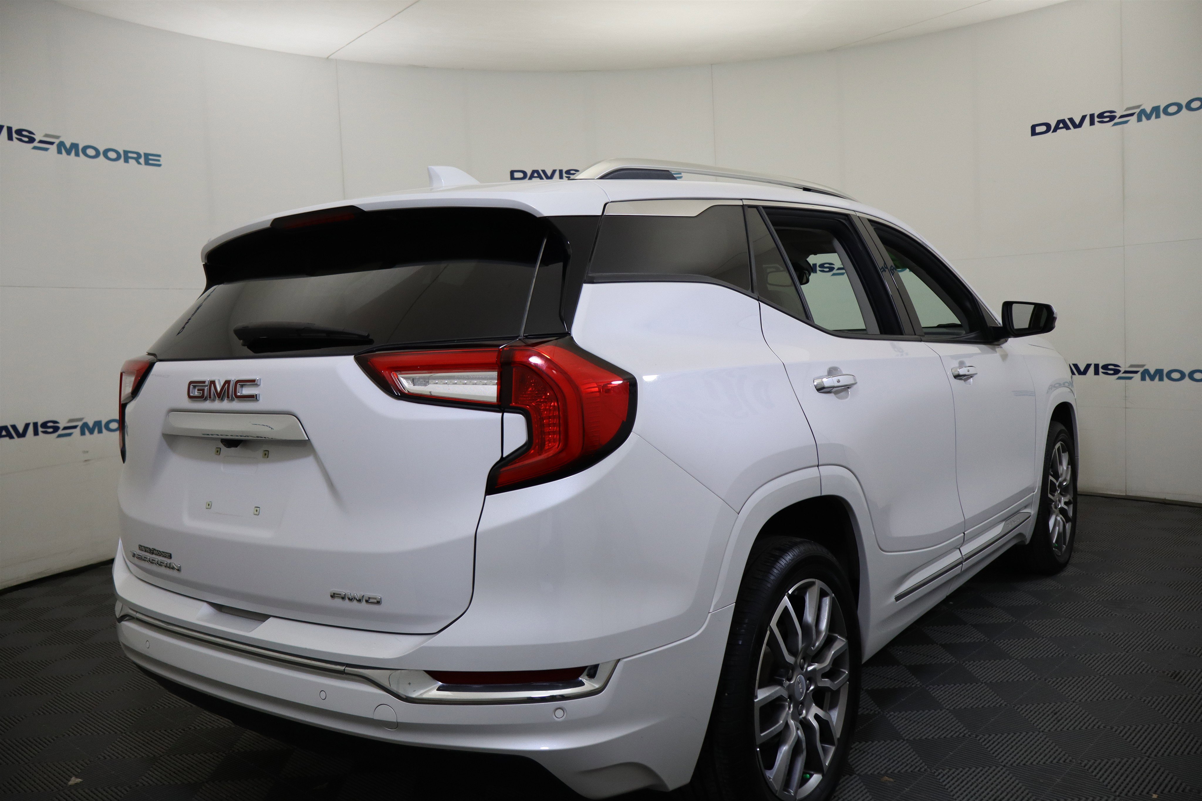 Used 2023 GMC Terrain Denali w/ Denali Premium Package image 5