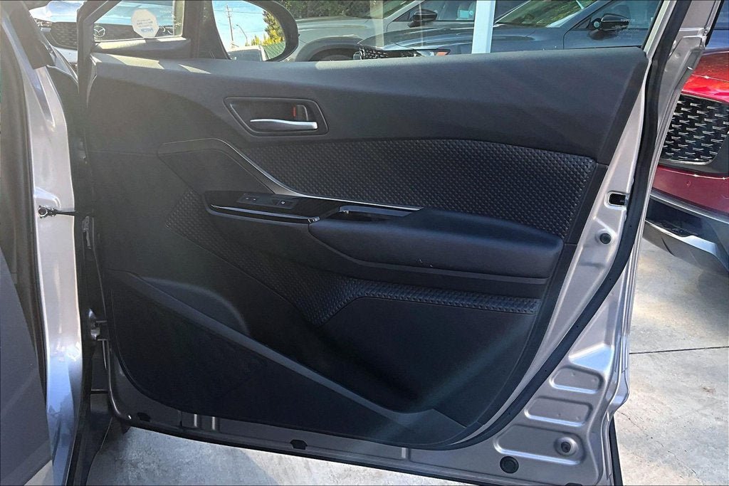 Used 2019 Toyota C-HR XLE FWD image 26