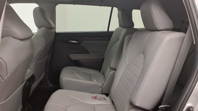 Used 2020 Toyota Highlander XLE image 13
