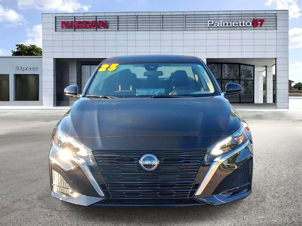Used 2025 Nissan Altima 2.5 SV w/ SV Premium Package FWD image 2